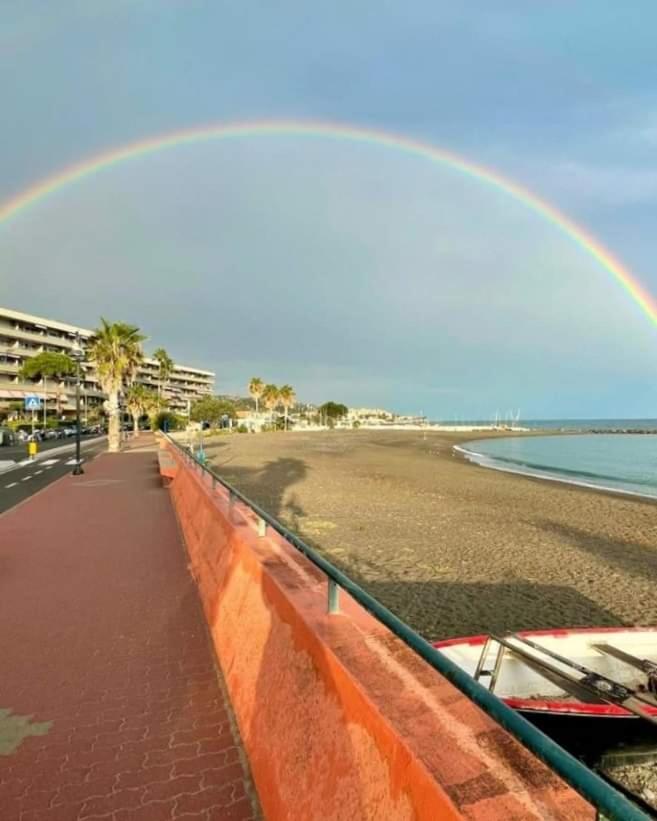 Casa Al Mare Apartment เวนติมิญา ภายนอก รูปภาพ