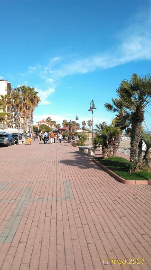 Casa Al Mare Apartment เวนติมิญา ภายนอก รูปภาพ