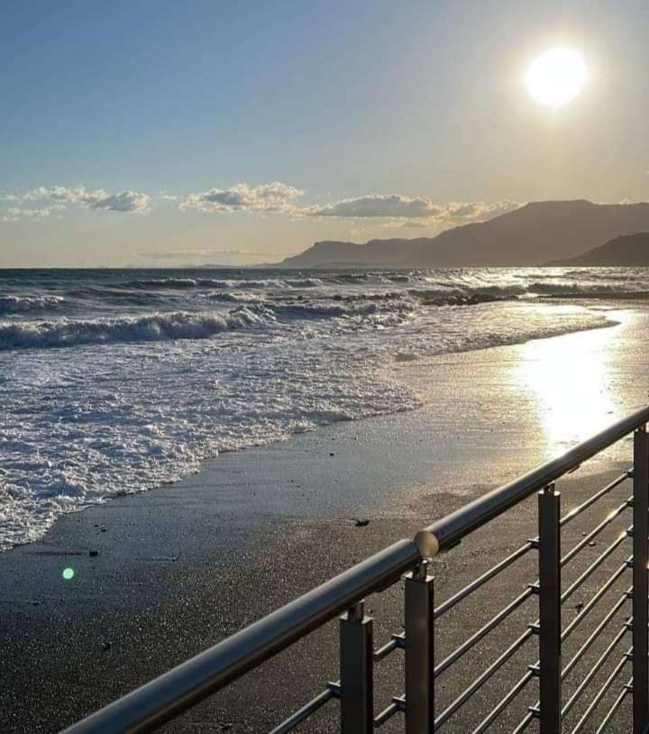 Casa Al Mare Apartment เวนติมิญา ภายนอก รูปภาพ